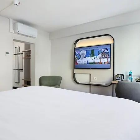 June Six Hotel 3*