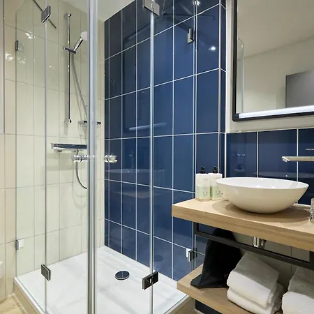 Ξενοδοχείο June Six