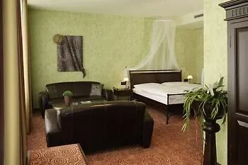 June Six Hotel