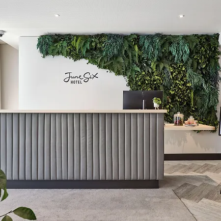 June Six מלון 4*