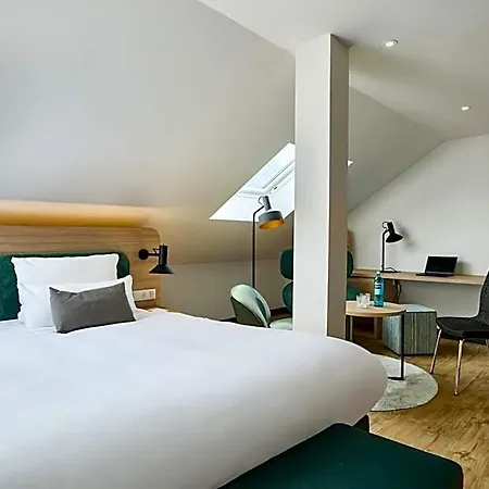 June Six Hotel 4*