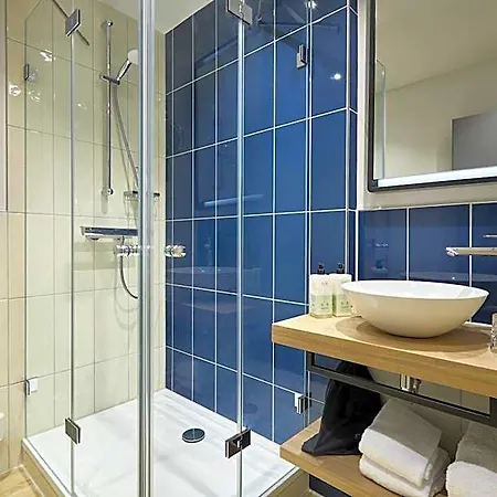 June Six Hotel 4*